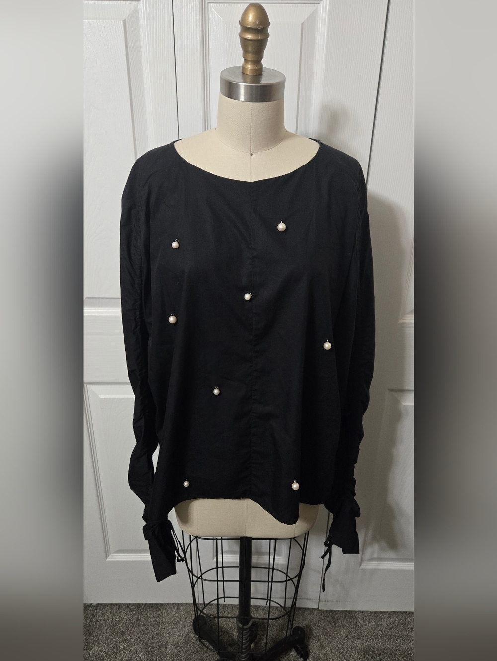 Zara Black Top w/Pearls, Sleeves have ties to Adjust length, Size Small, NWOT
